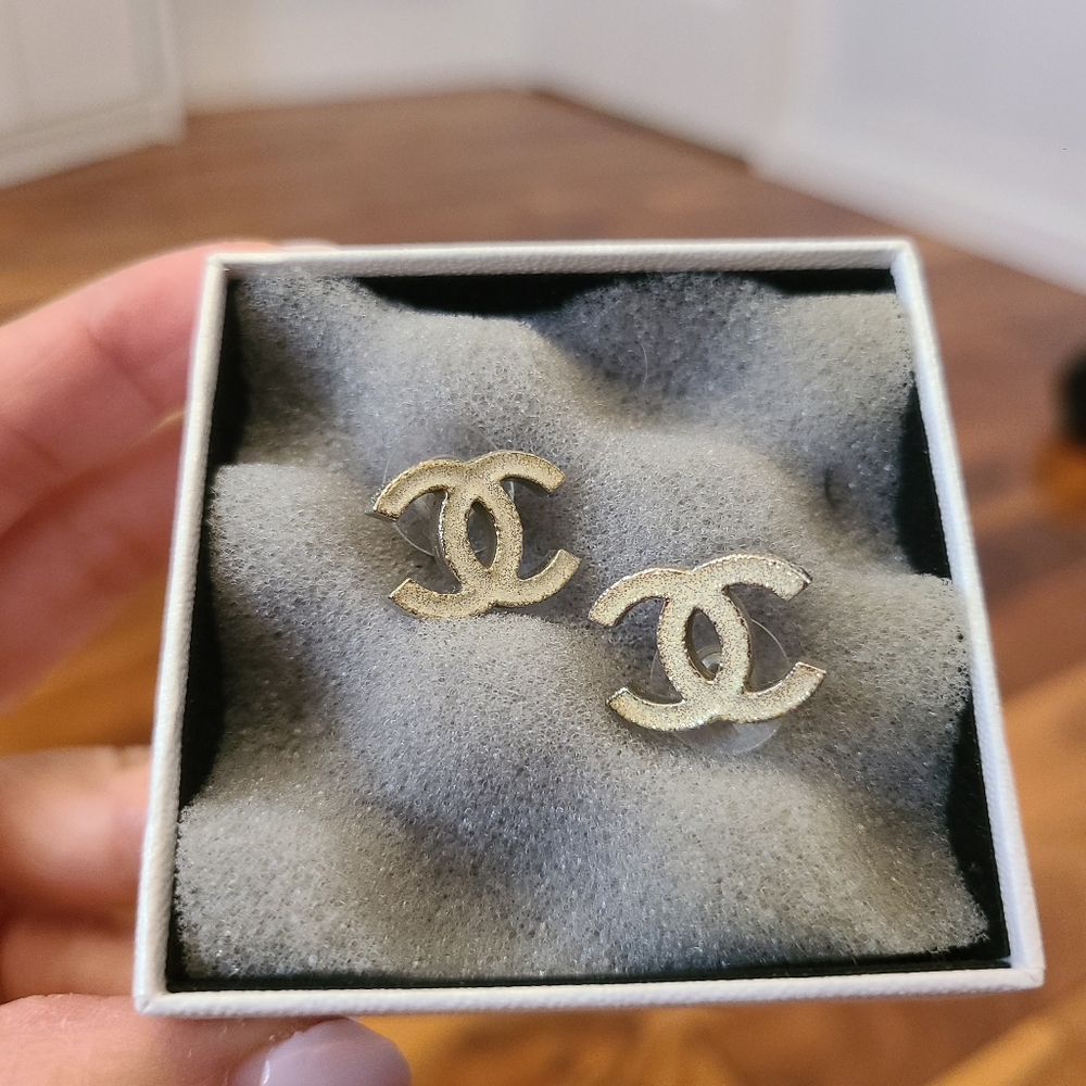Chanel Authentic cc enamel earrings